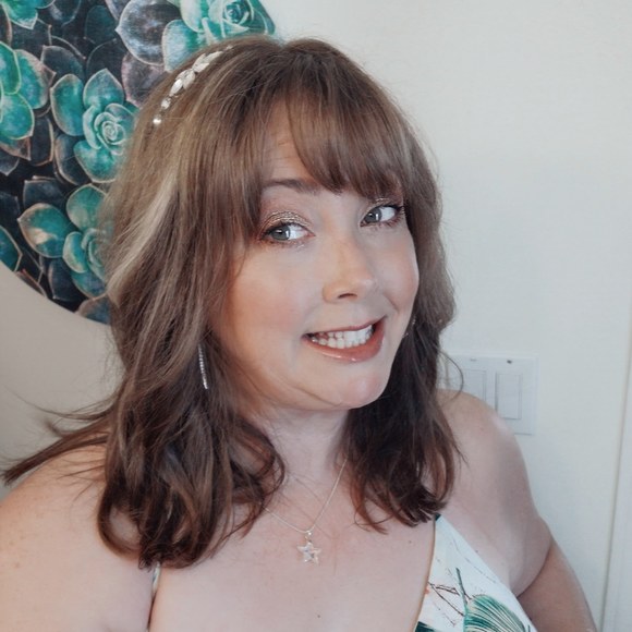 Meet your Posher, Julia - Picture 1 of 1